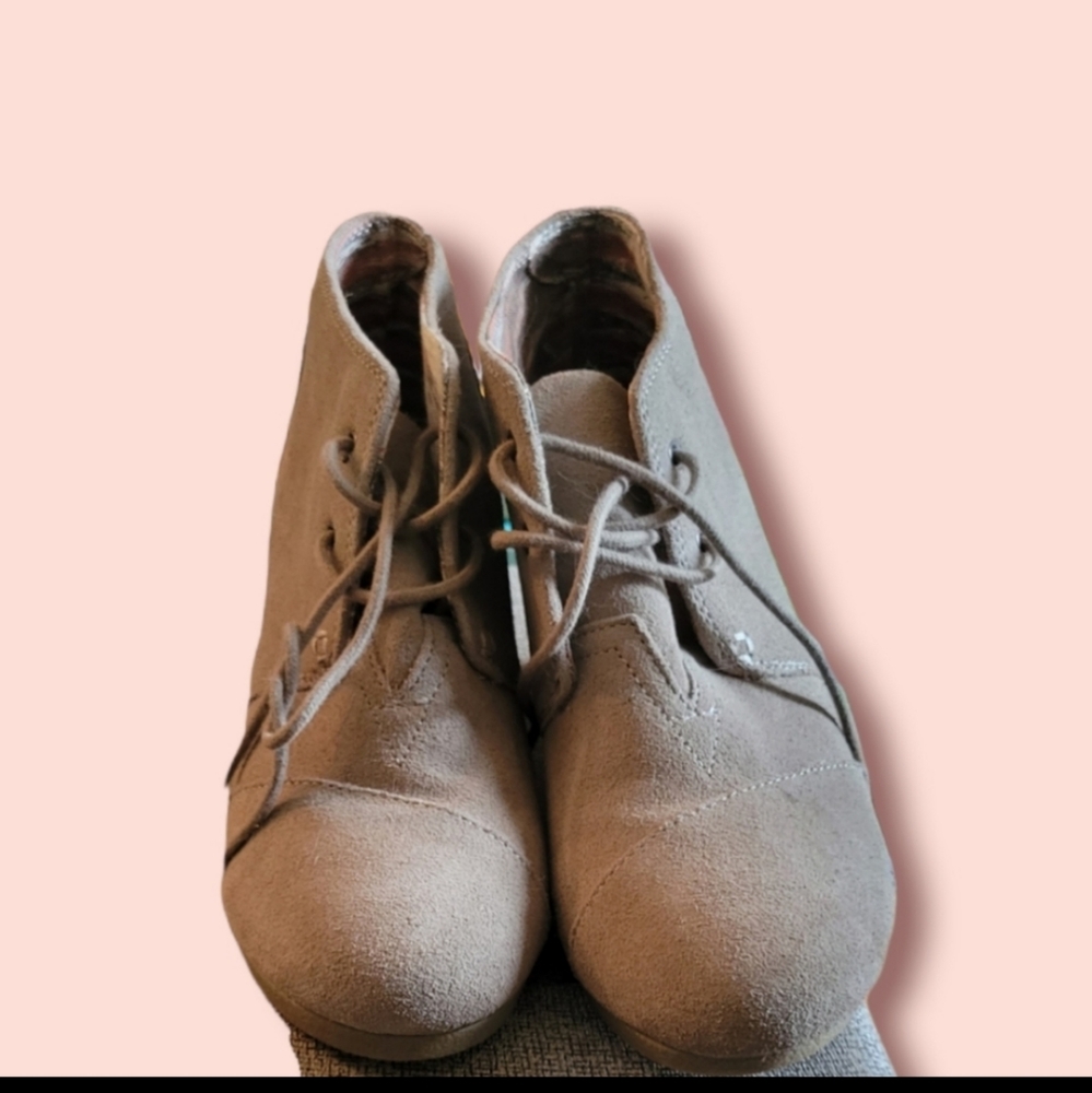 Toms wedges